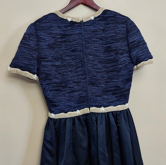 Mary McFadden Navy Gown with short sleeves and beaded trim - Picture 8 of 9
